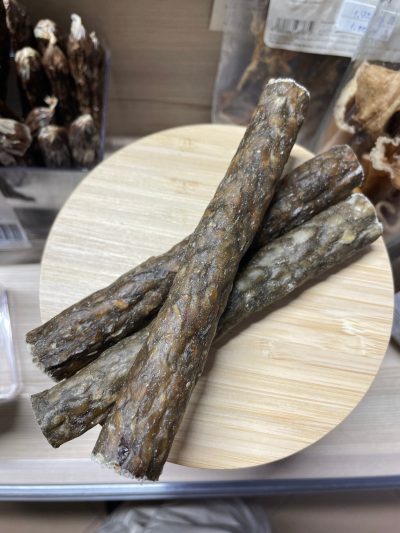 Лакомство за кучета - Празнична пръчка за дъвчене пуйка и червена боровинка 15 см (бр.)